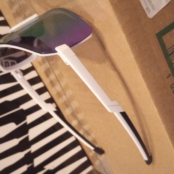 Sunglasses - Picture 3 of 5